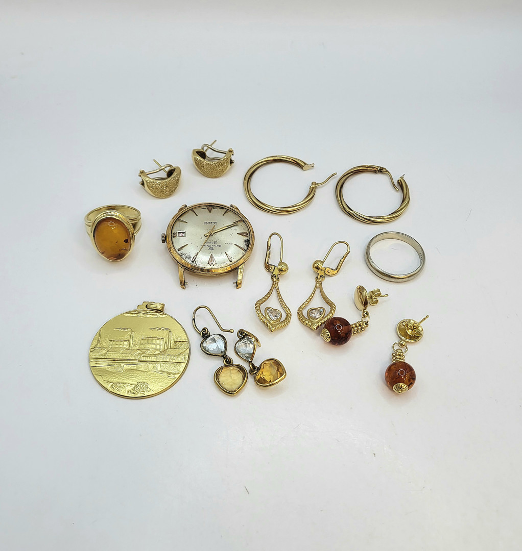 Vari oggetti oro pietre 