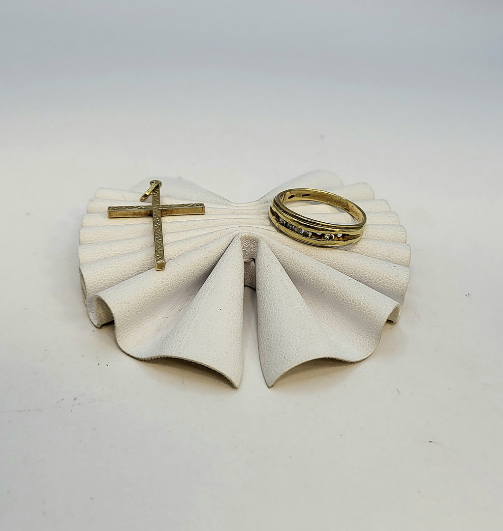 Anello e croce oro pietre 