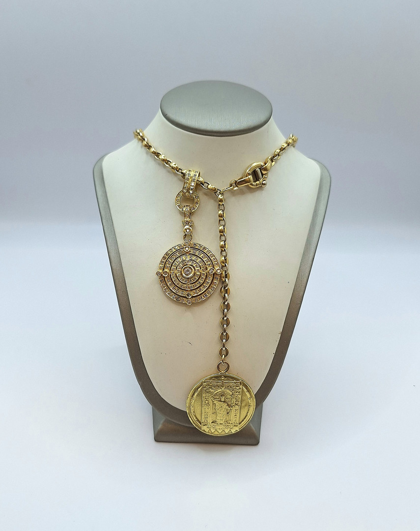 Collana e un paio di ciondoli oro diamanti