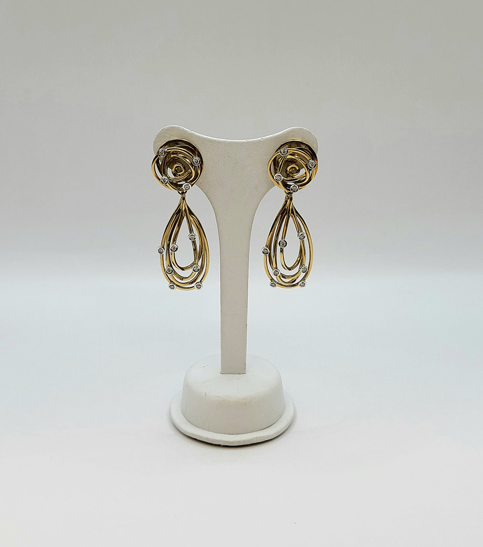 Paio orecchini oro diamanti