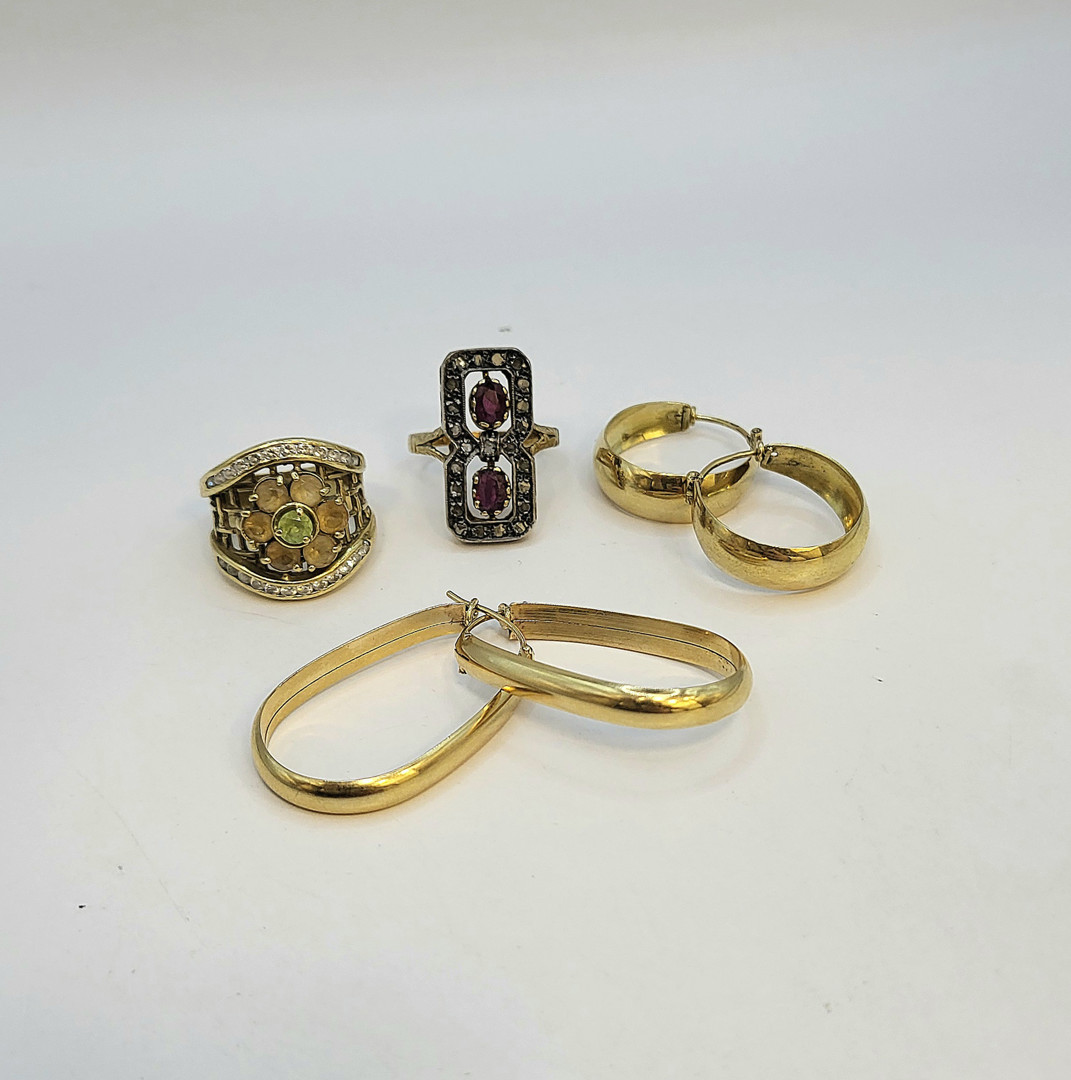 Vari oggetti oro pietre diamantini