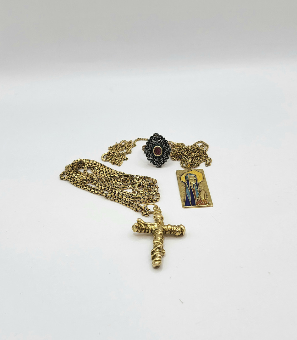 Vari oggetti oro argento pietre 