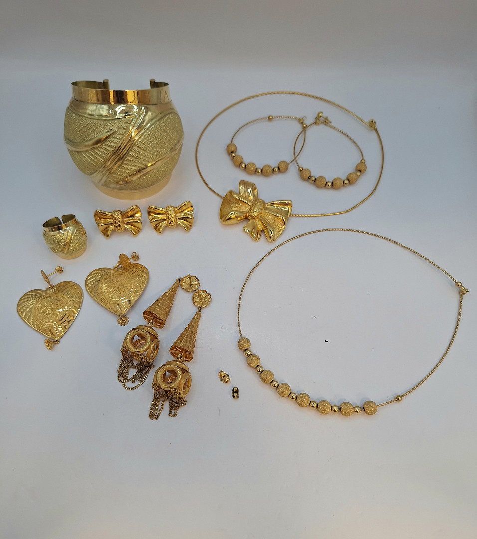 Vari oggetti oro 