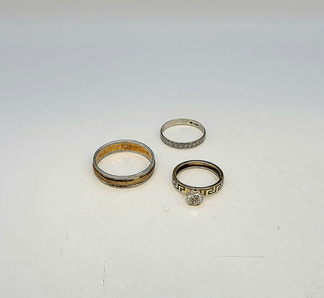 Tre anelli oro pietre