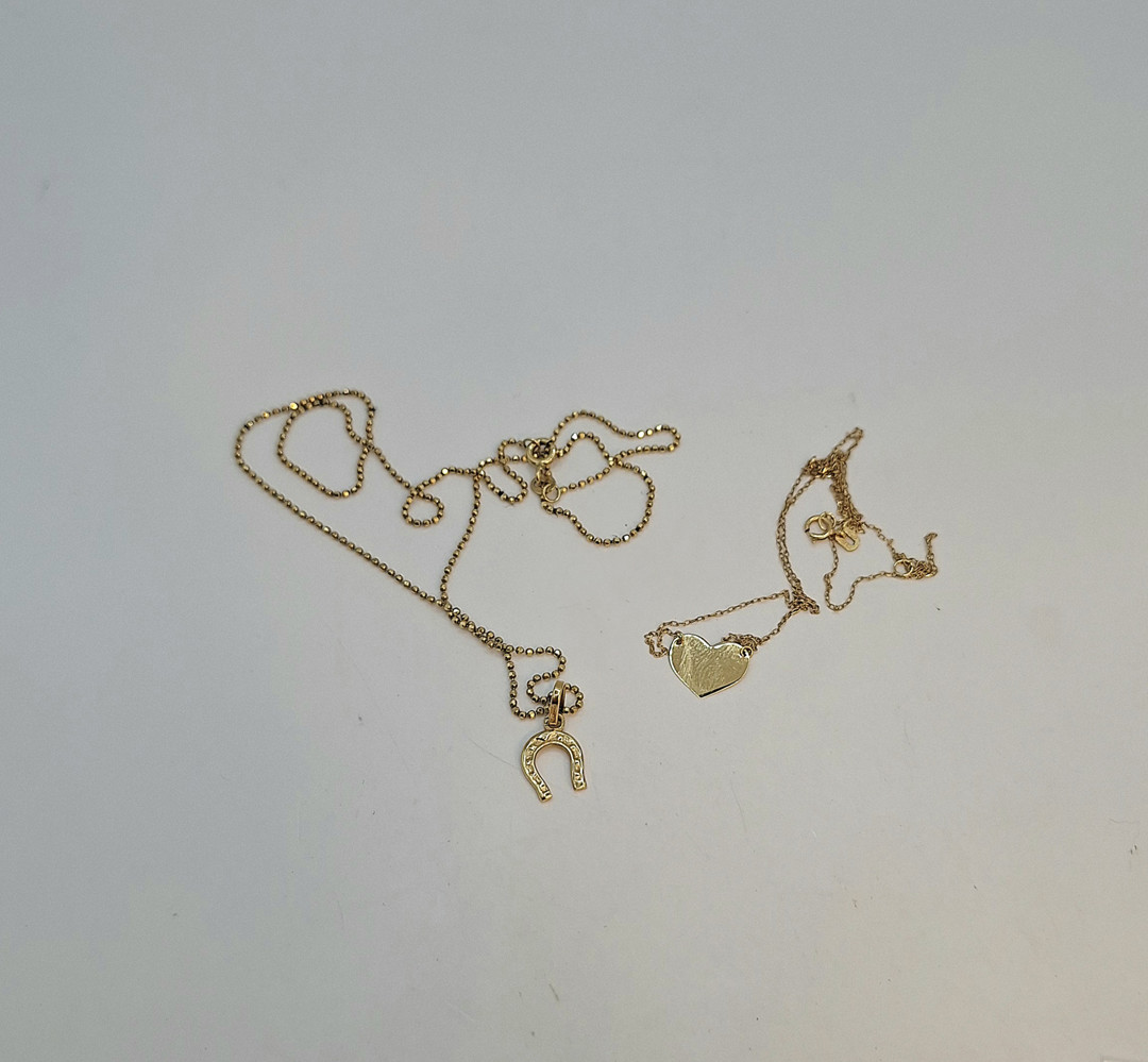 Due collane e ciondolo oro 