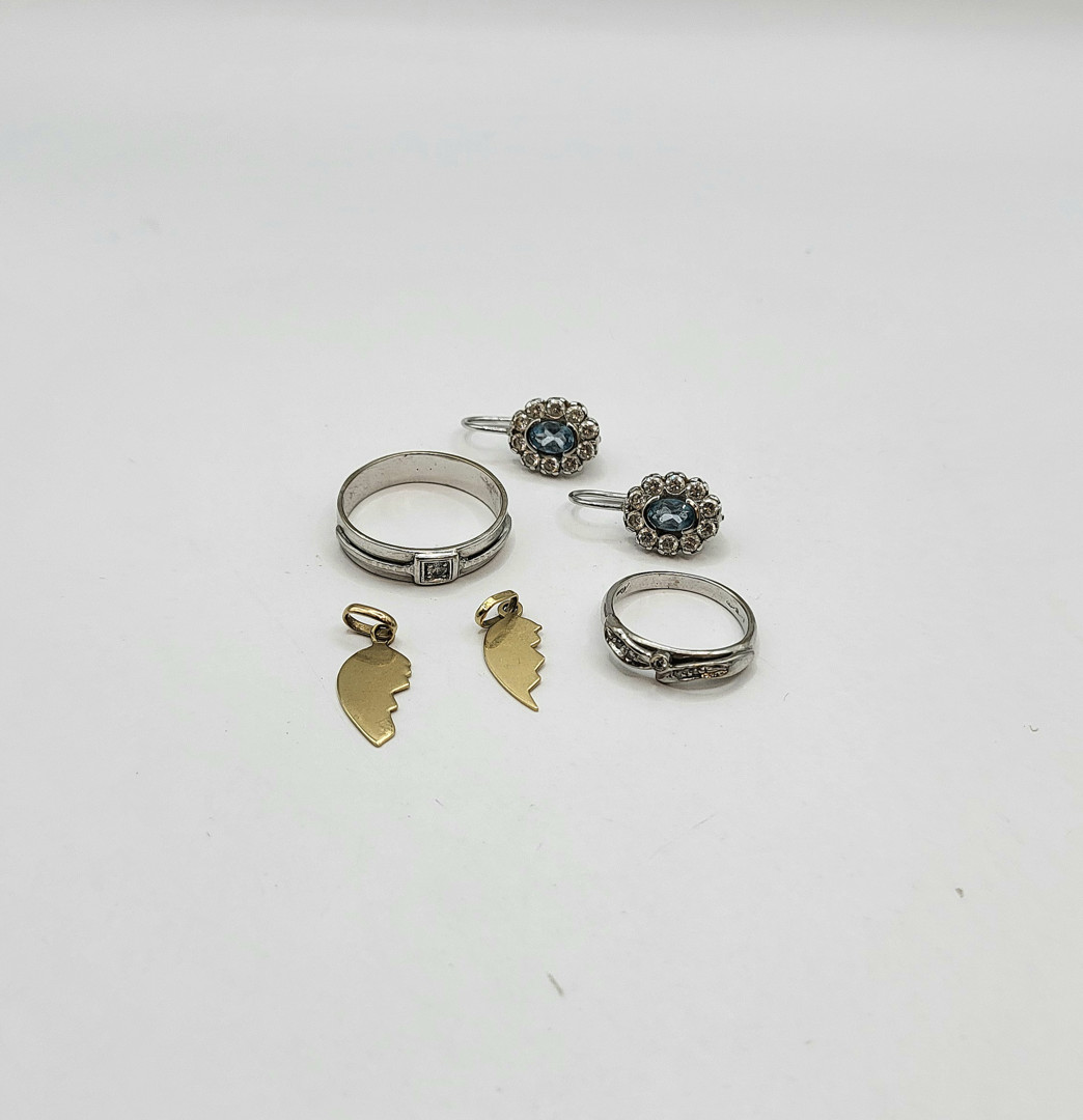 Vari oggetti in oro diamantino pietre 