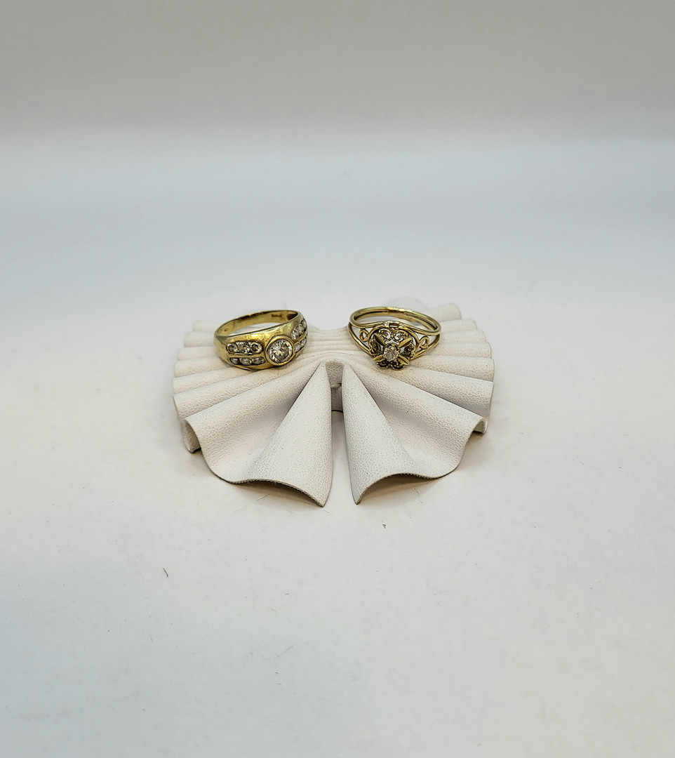 Due anelli oro pietre