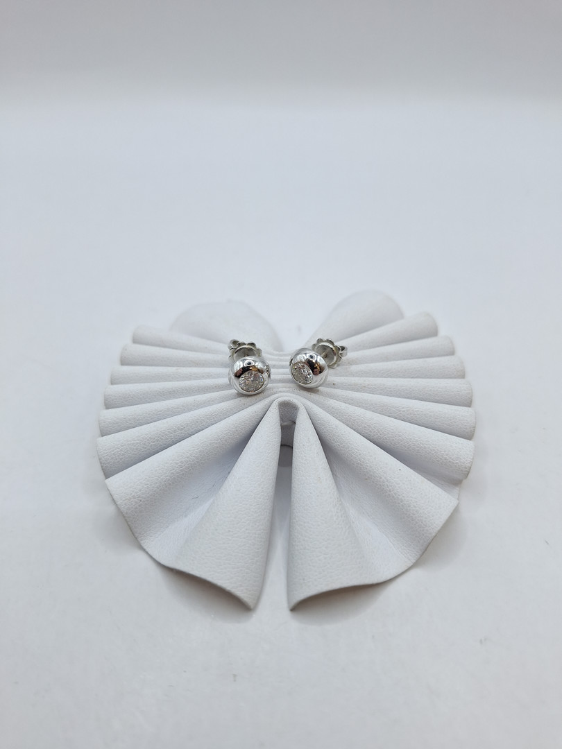 Paio orecchini oro diamanti