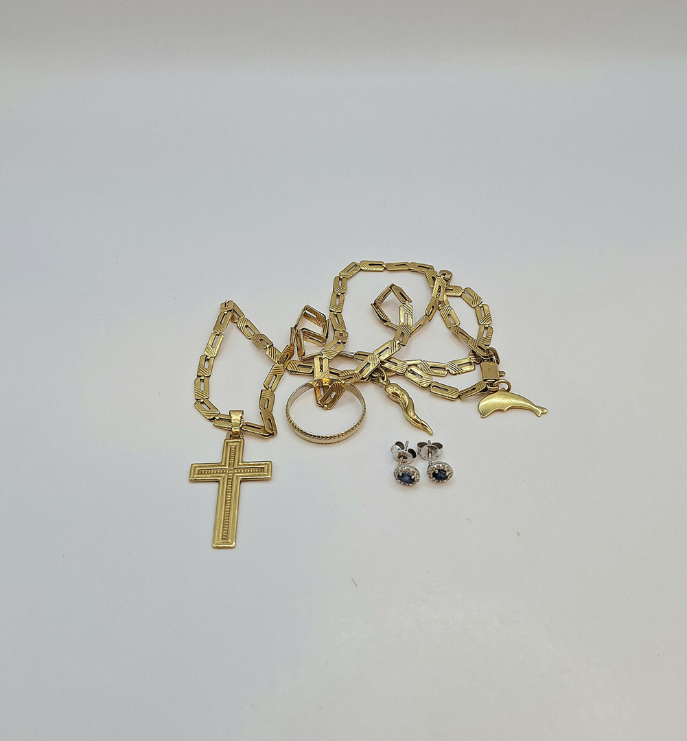 Vari oggetti oro pietre diamantini