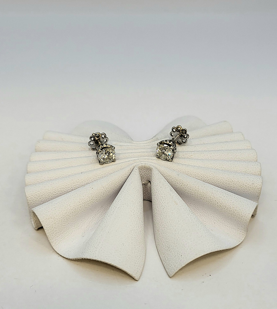 Paio orecchini oro diamanti