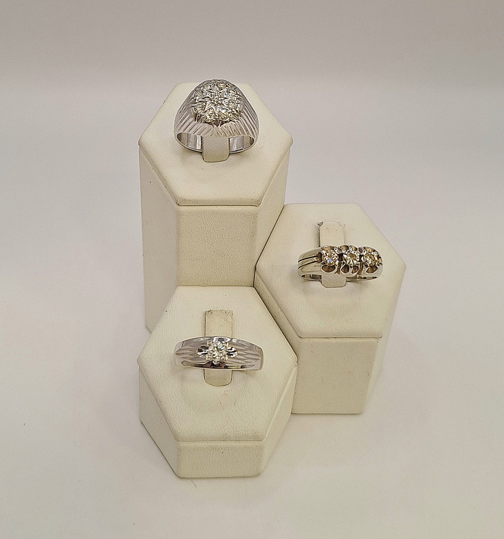 Tre anelli oro diamanti