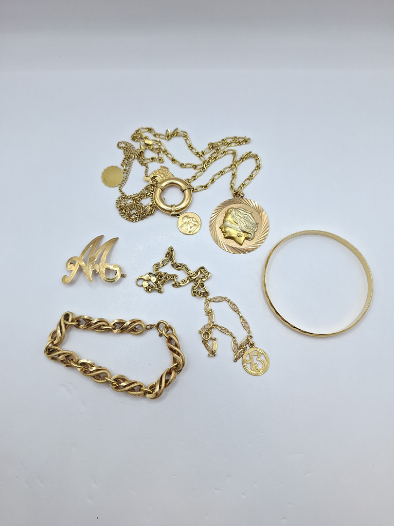 Vari oggetti in oro 