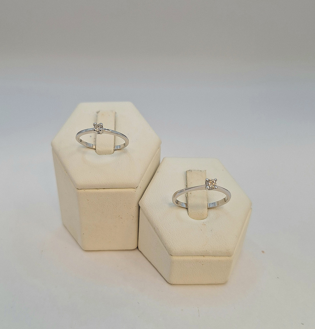 Due anelli oro diamantini