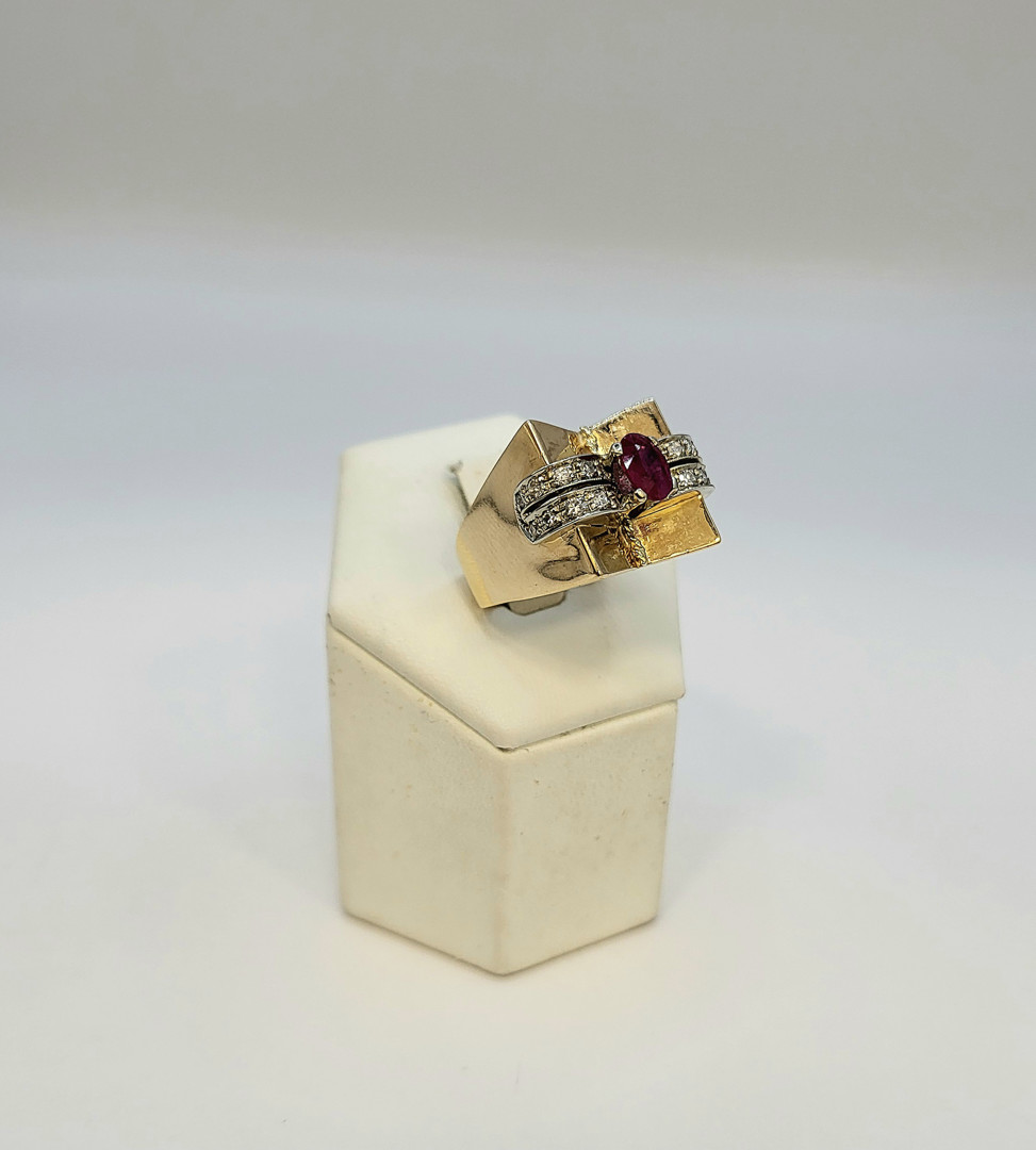 Anello oro pietra diamantini