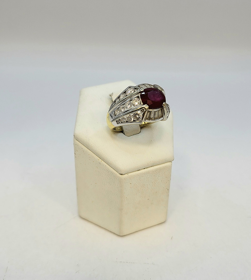 Anello oro pietra diamanti