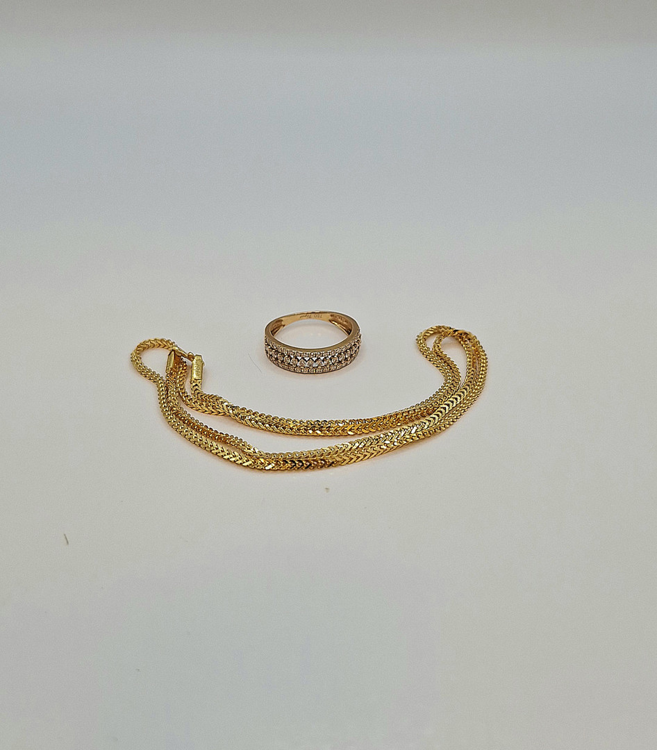 Collana e anello oro pietre