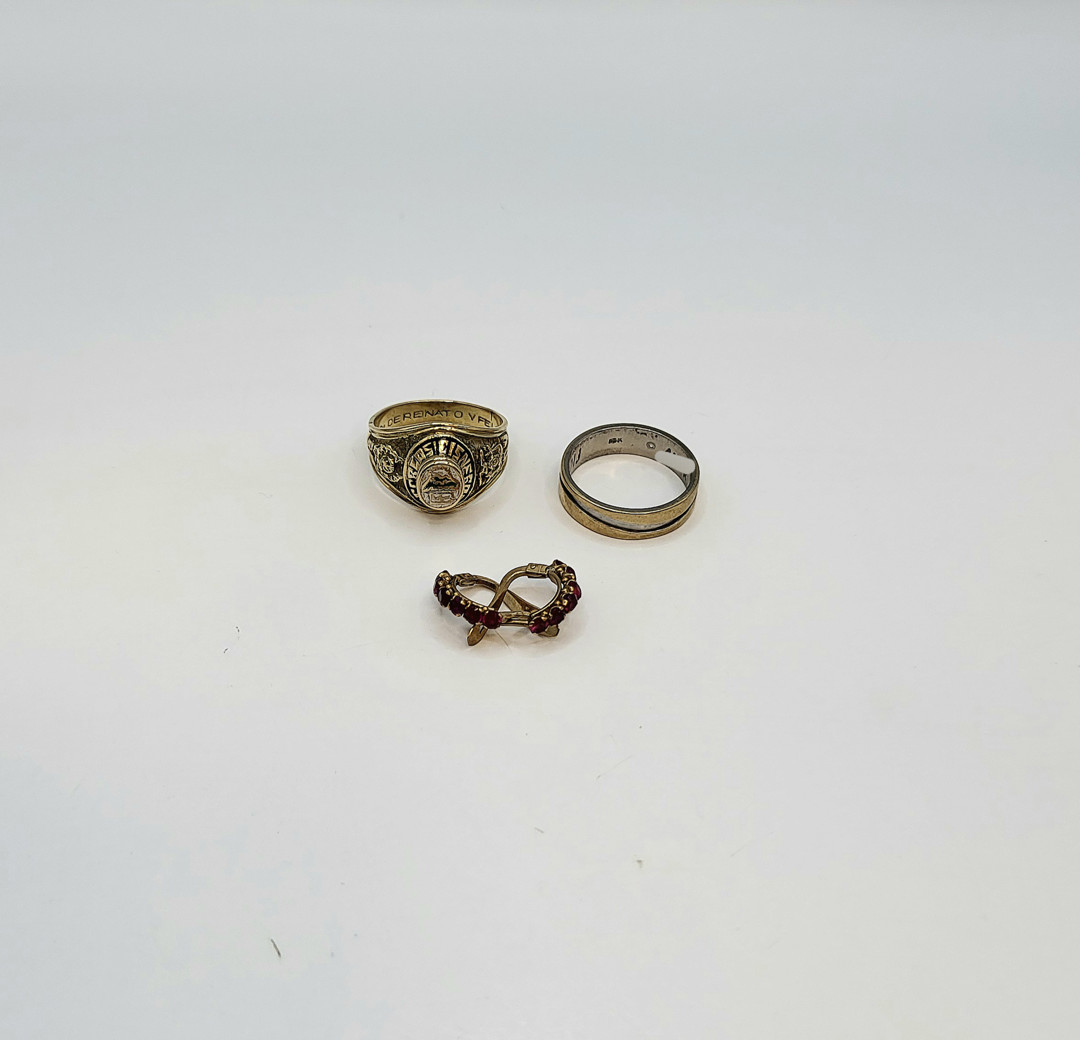 Vari oggetti oro pietre 