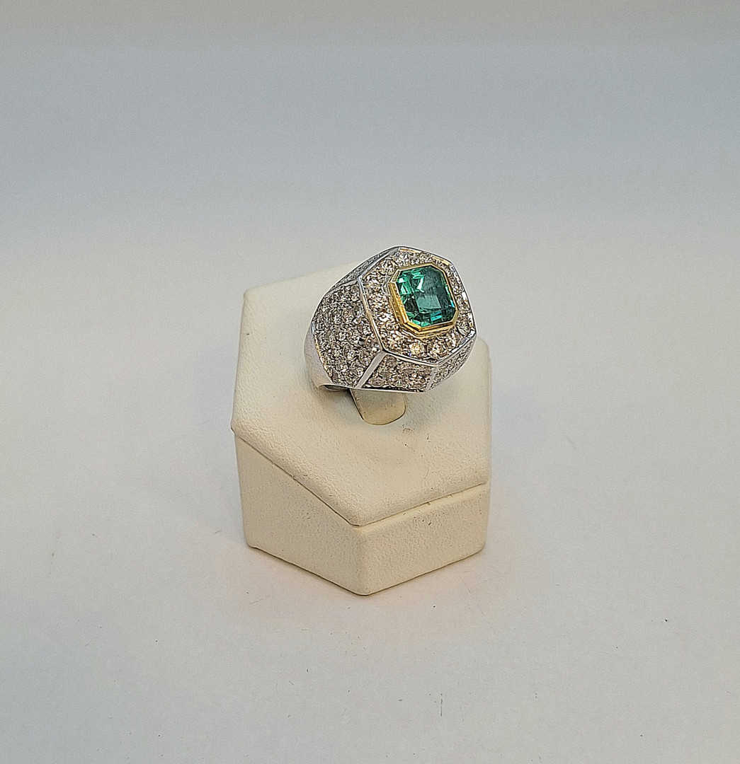 Anello oro pietra diamanti 