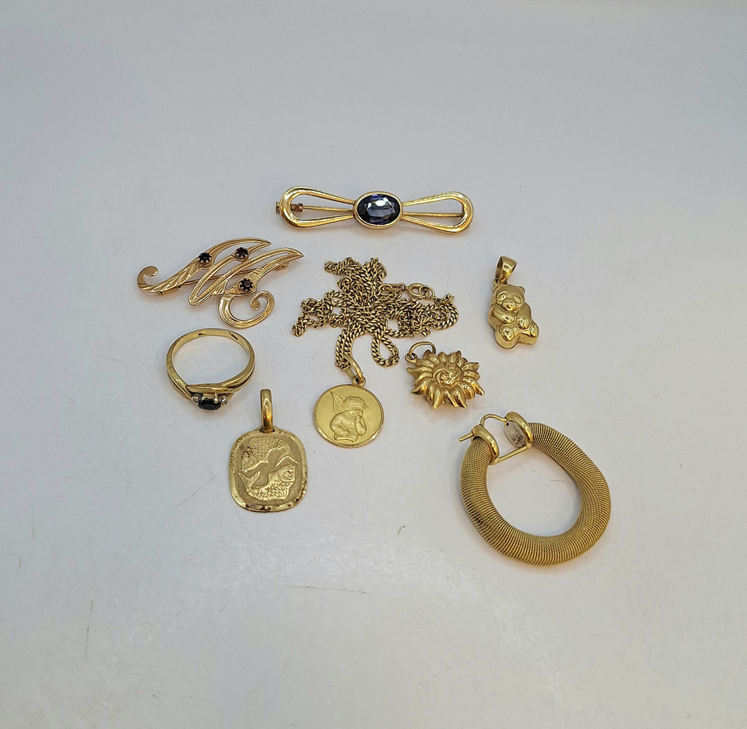 Vari oggetti oro pietre 