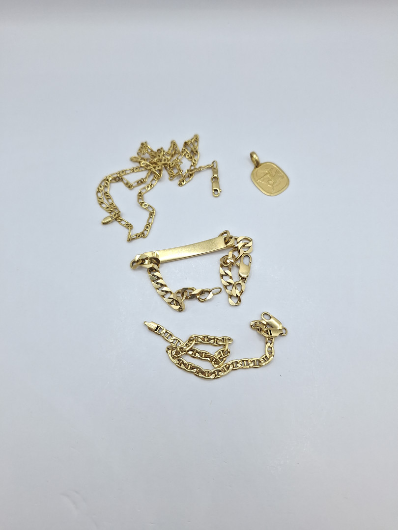 Collana due bracciali e ciondolo 