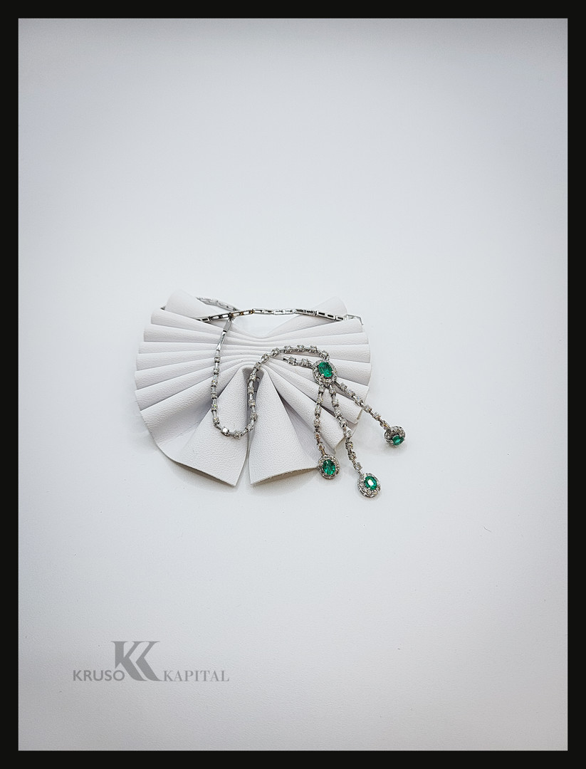 Collana oro con pietre e diamantini