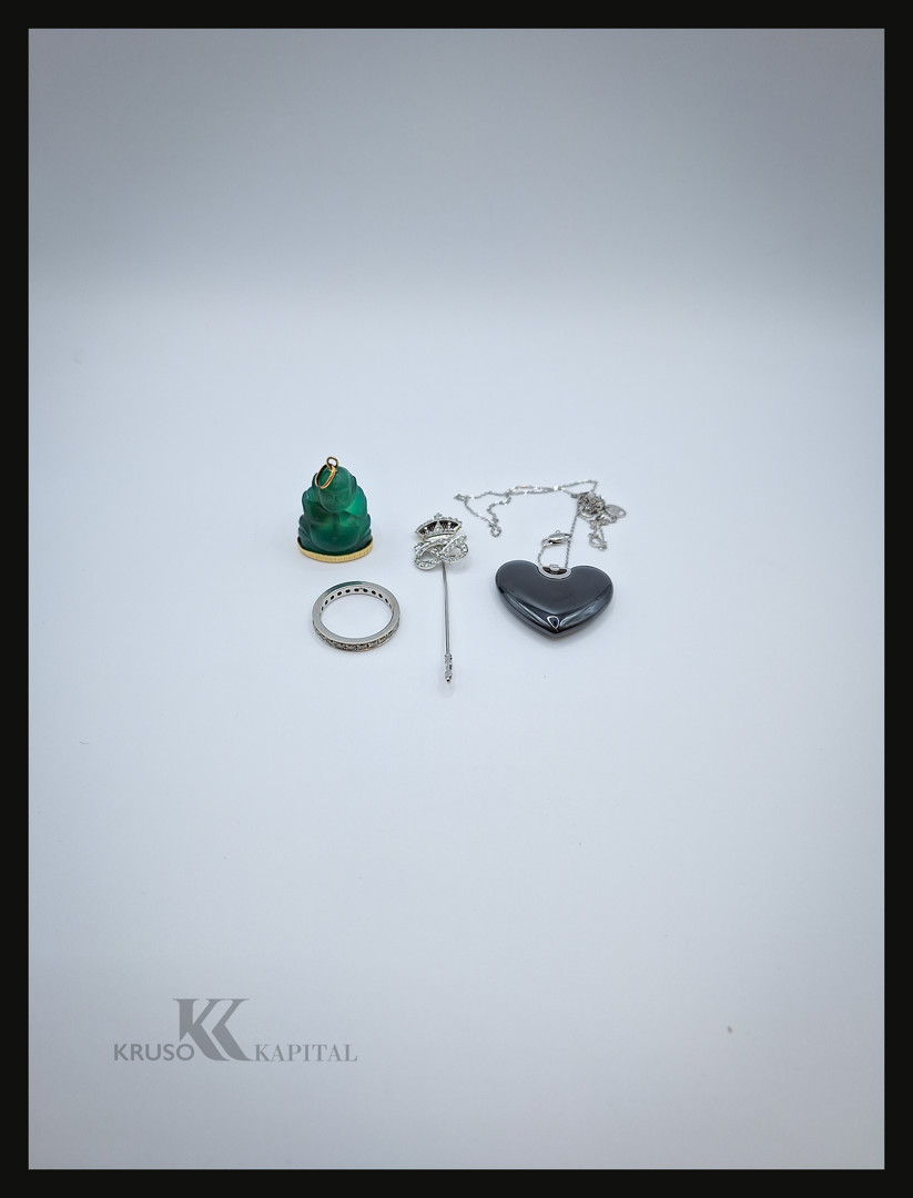 Collana spilla ciondolo anello oro a firma Damiani diamanti pietre 