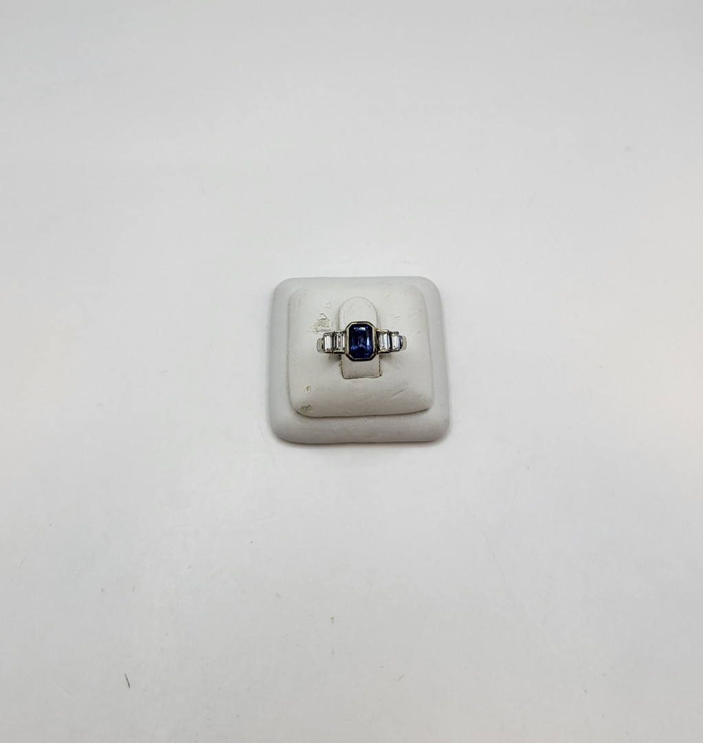 Anello oro pietra diamanti