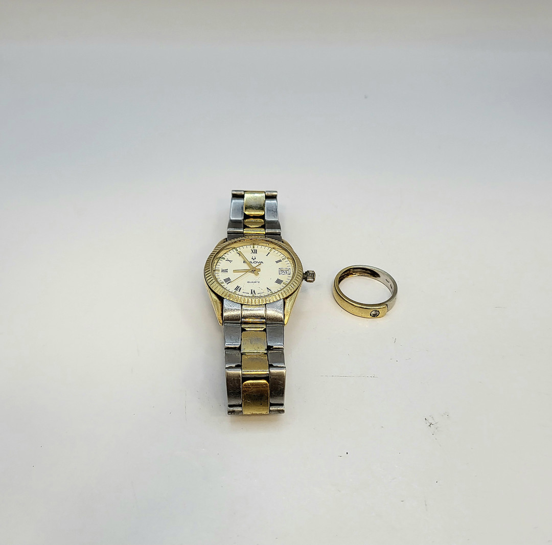 Orologio oro metallo e anello oro diamantino