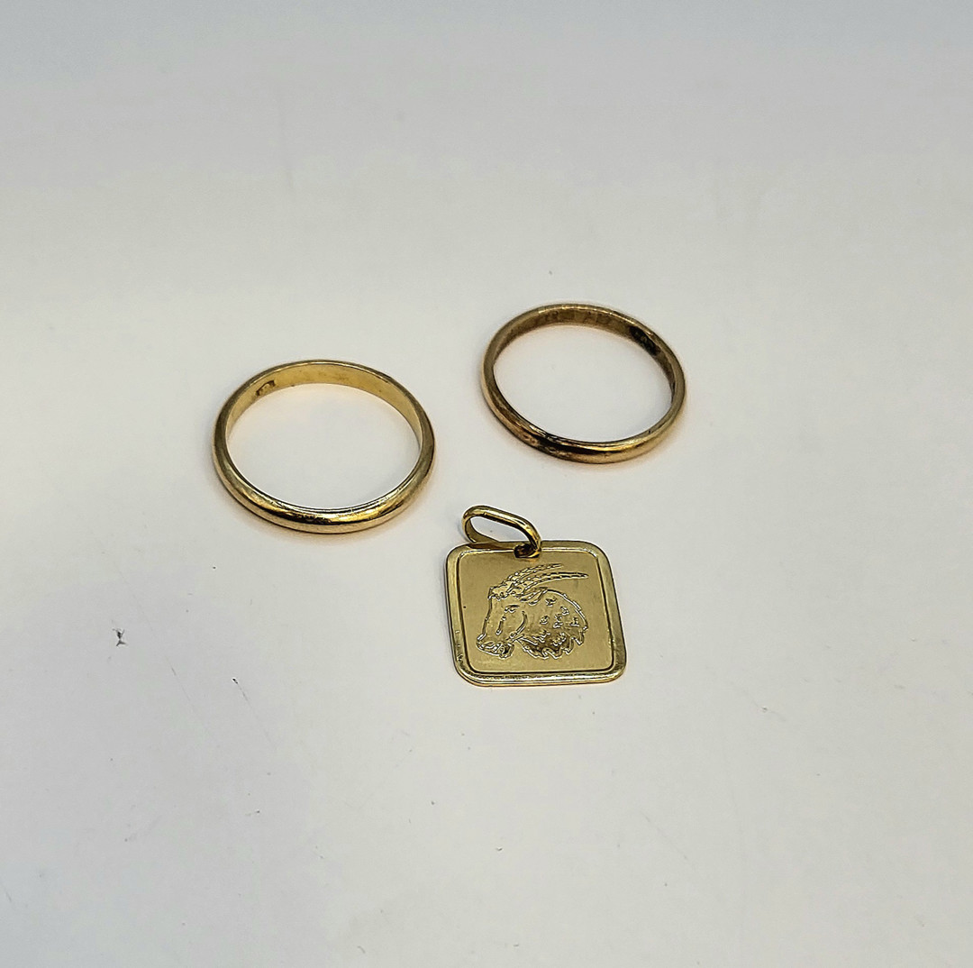 Ciondolo e due anelli oro