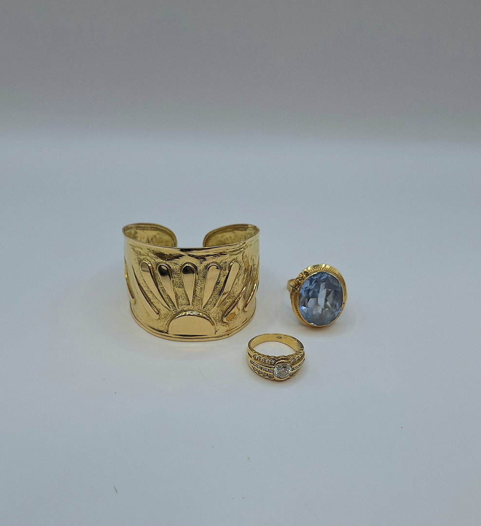 Bracciale  e due anelli oro pietre