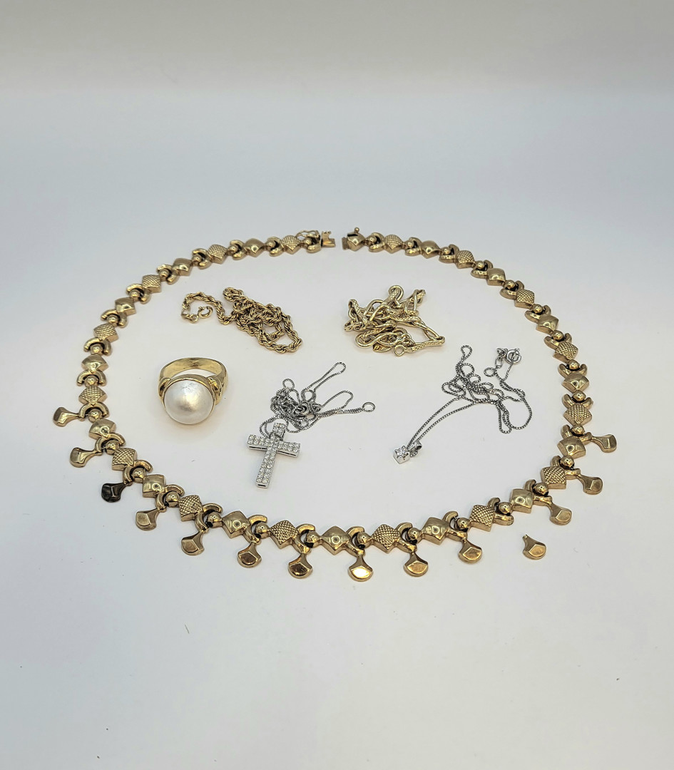 Vari oggetti oro pietre diamantino perla 