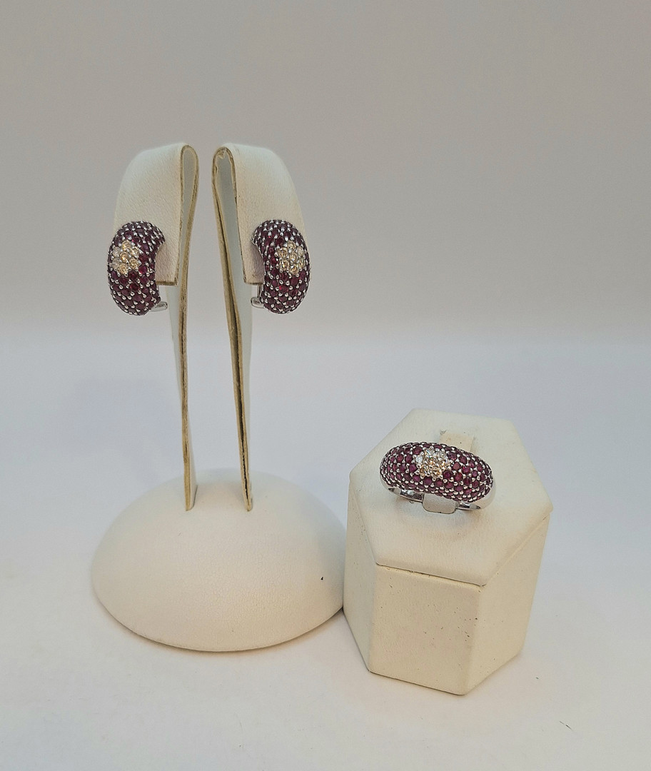 Anello e un paio orecchini oro pietre diamantini