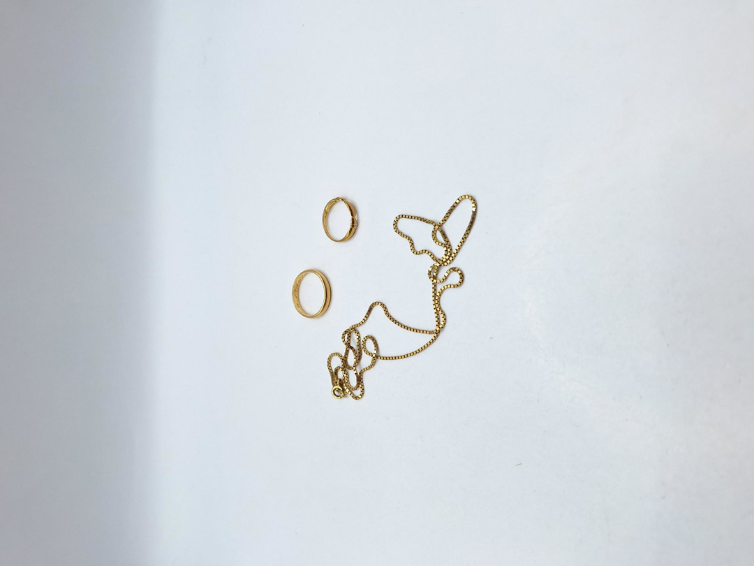 Due anelli e collana oro