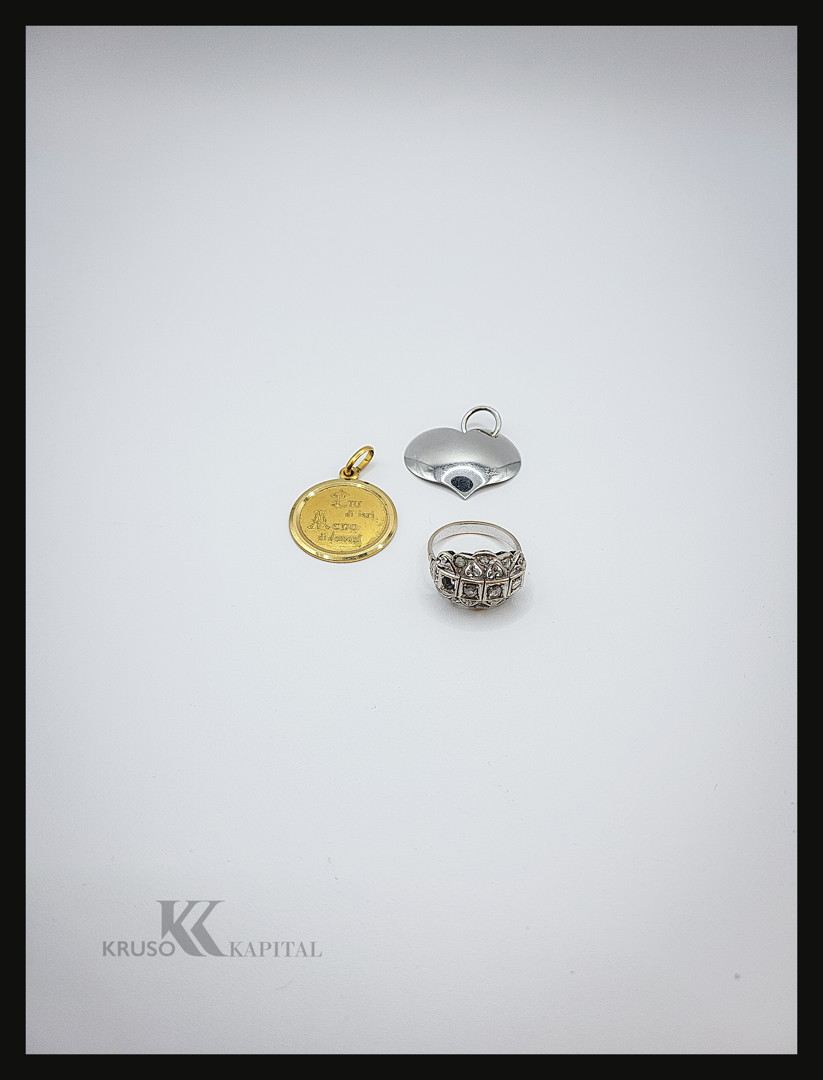 Anello e due ciondoli oro diamantini