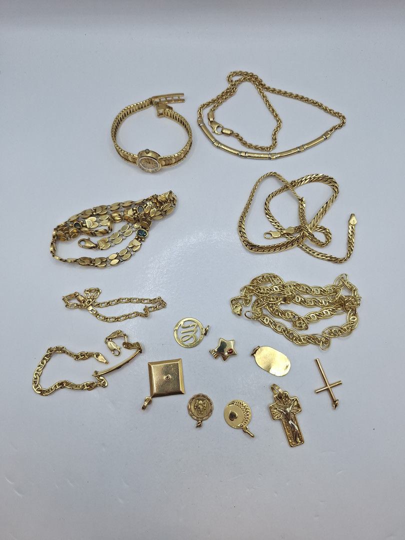 Vari oggetti in oro pietre 