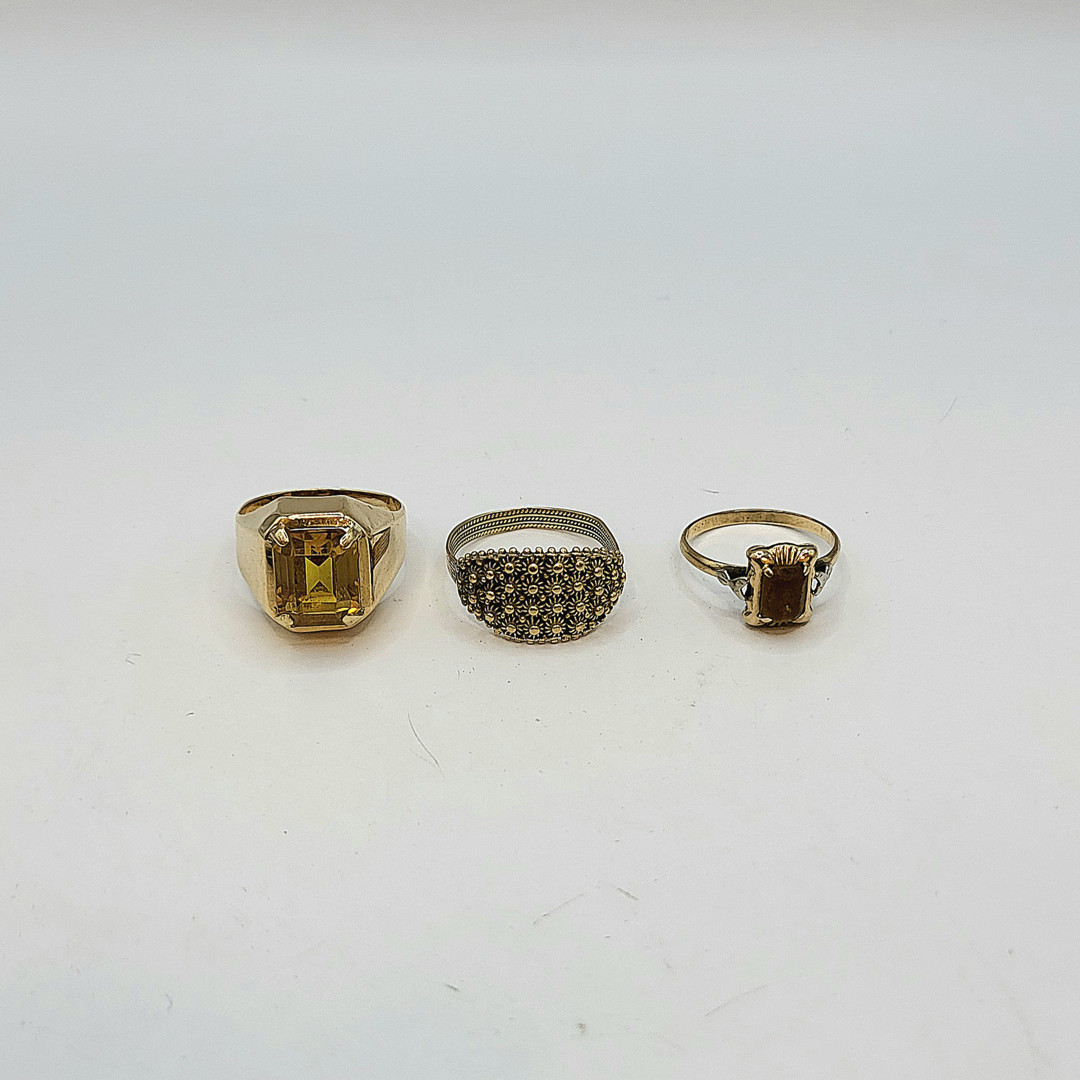 Tre anelli oro pietre