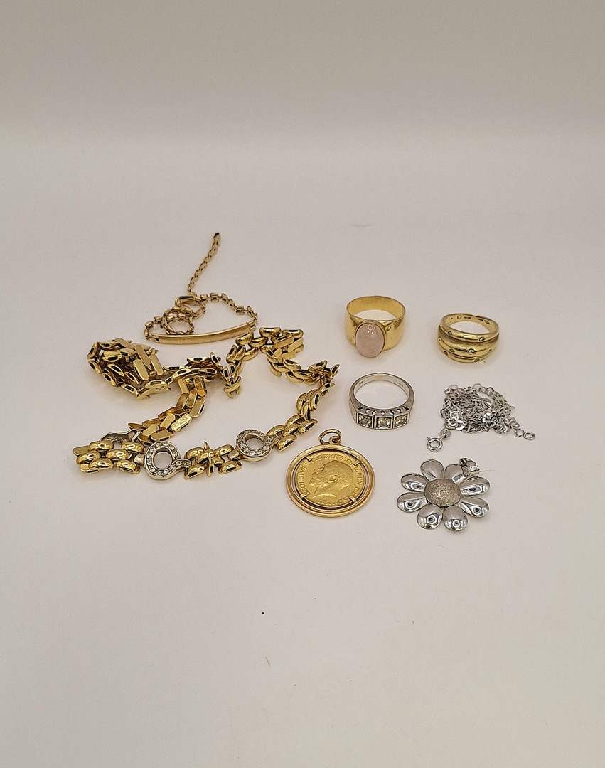 Vari oggetti in oro pietre 