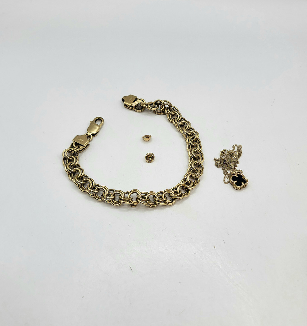 Vari oggetti oro pietra