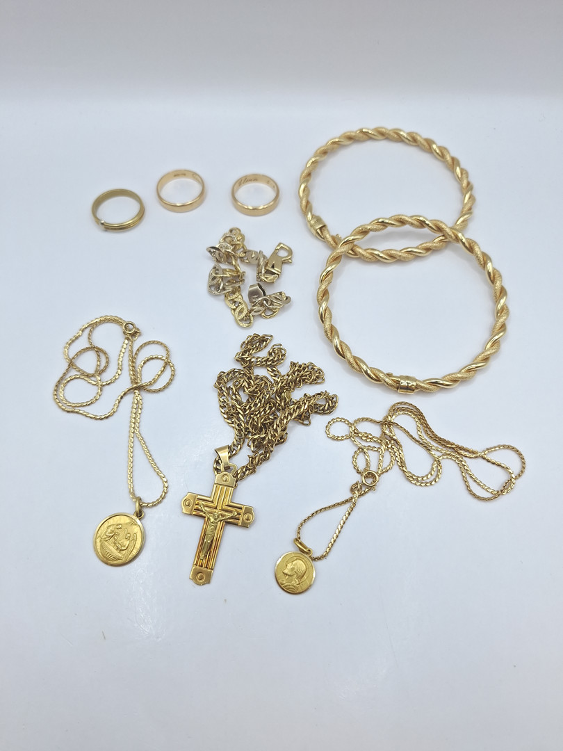 Vari oggetti in oro 