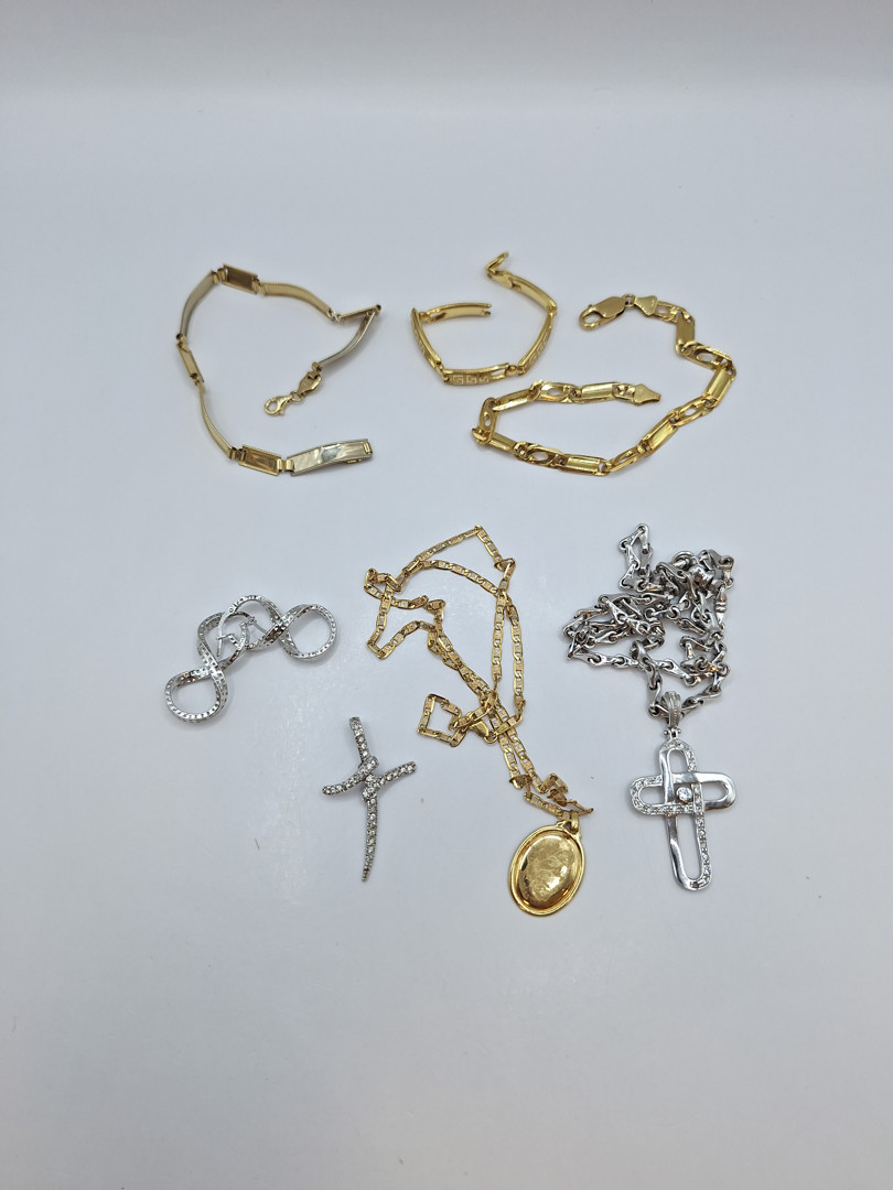 Vari oggetti in oro pietre 