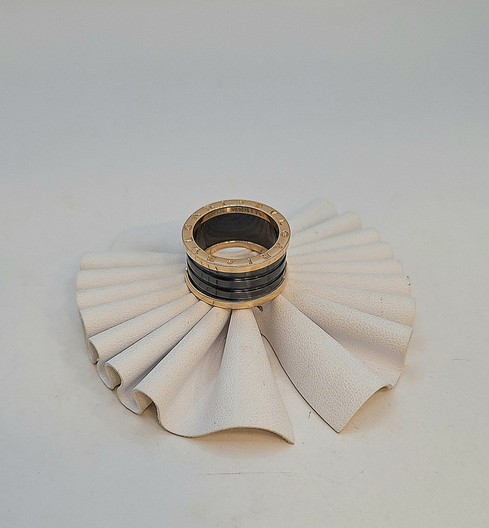 Anello oro pietra a firma Bulgari