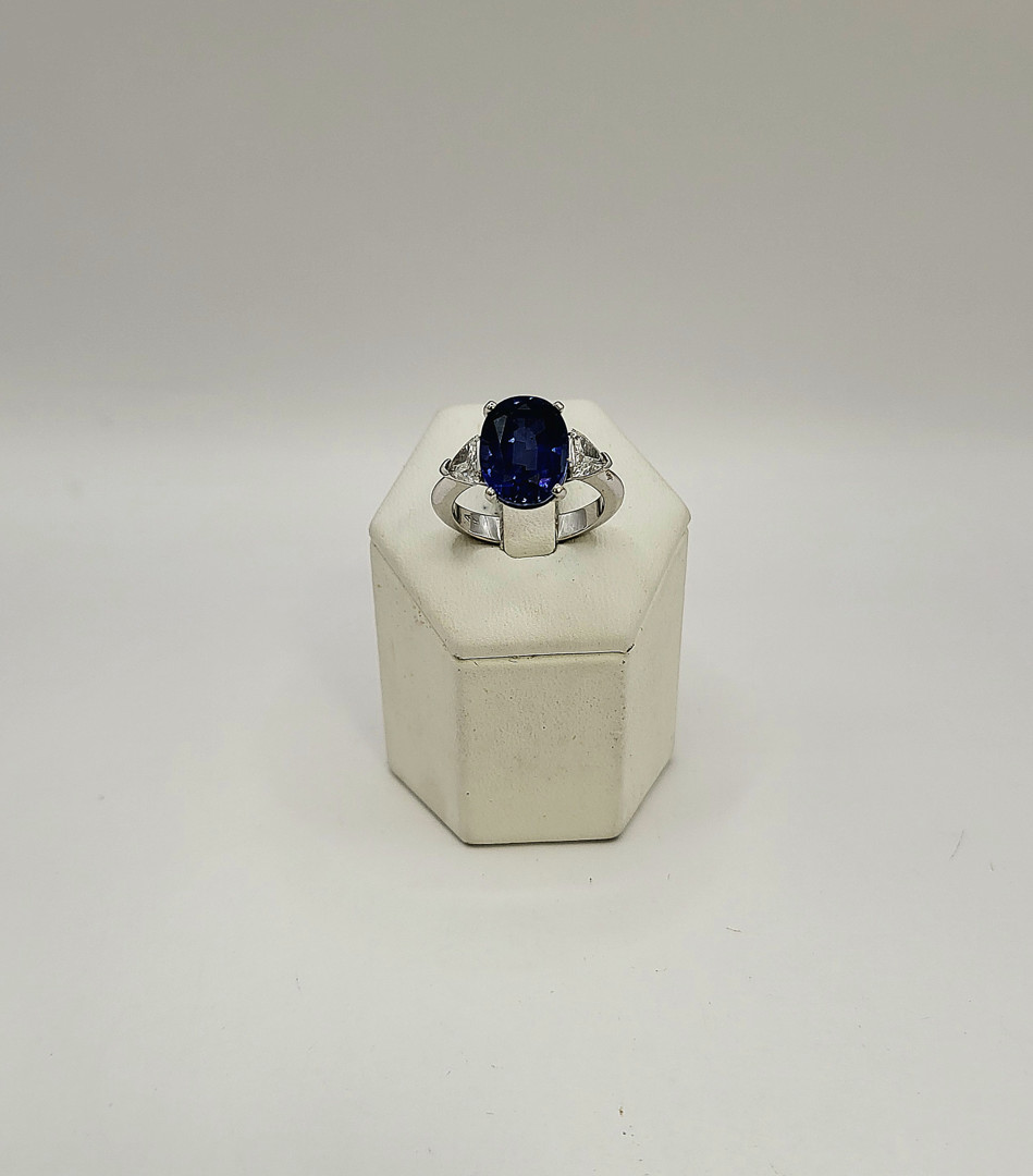 Anello oro pietra diamanti 