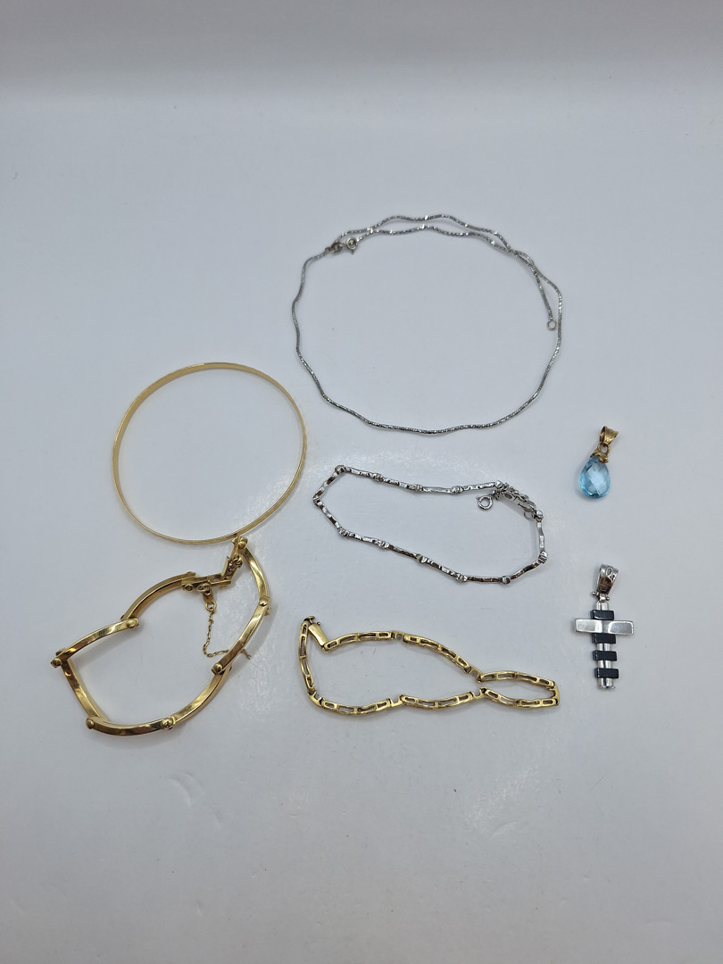 Vari oggetti in oro pietre 