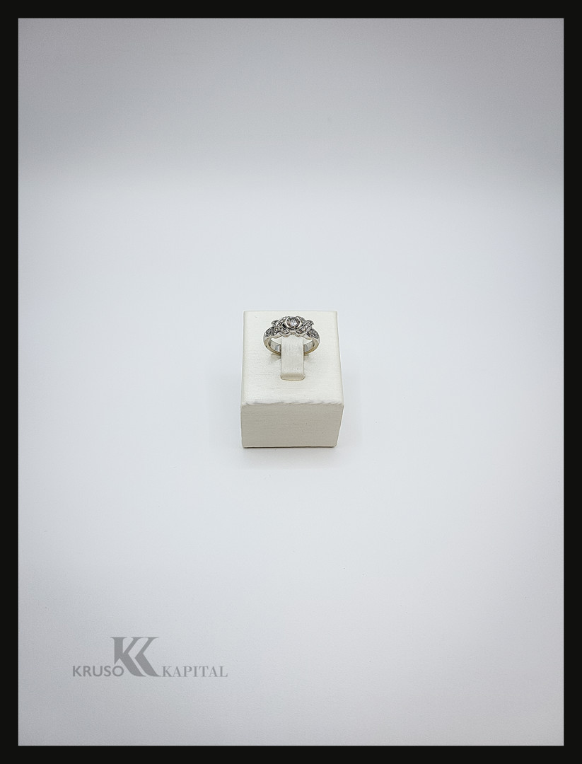 Anello oro con diamanti 