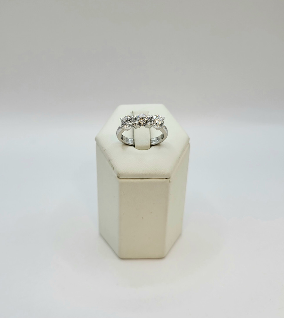 Anello a firma Damiani oro diamanti