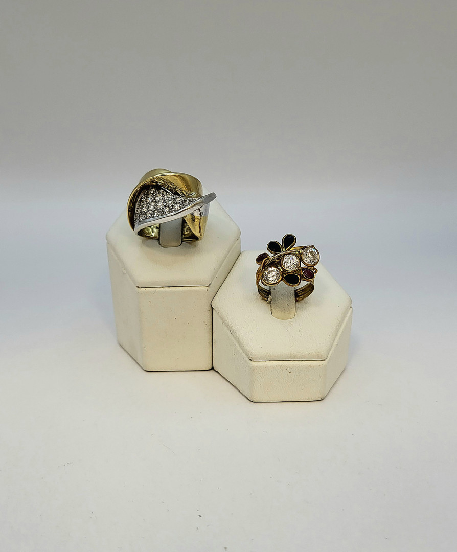 Due anelli oro pietre