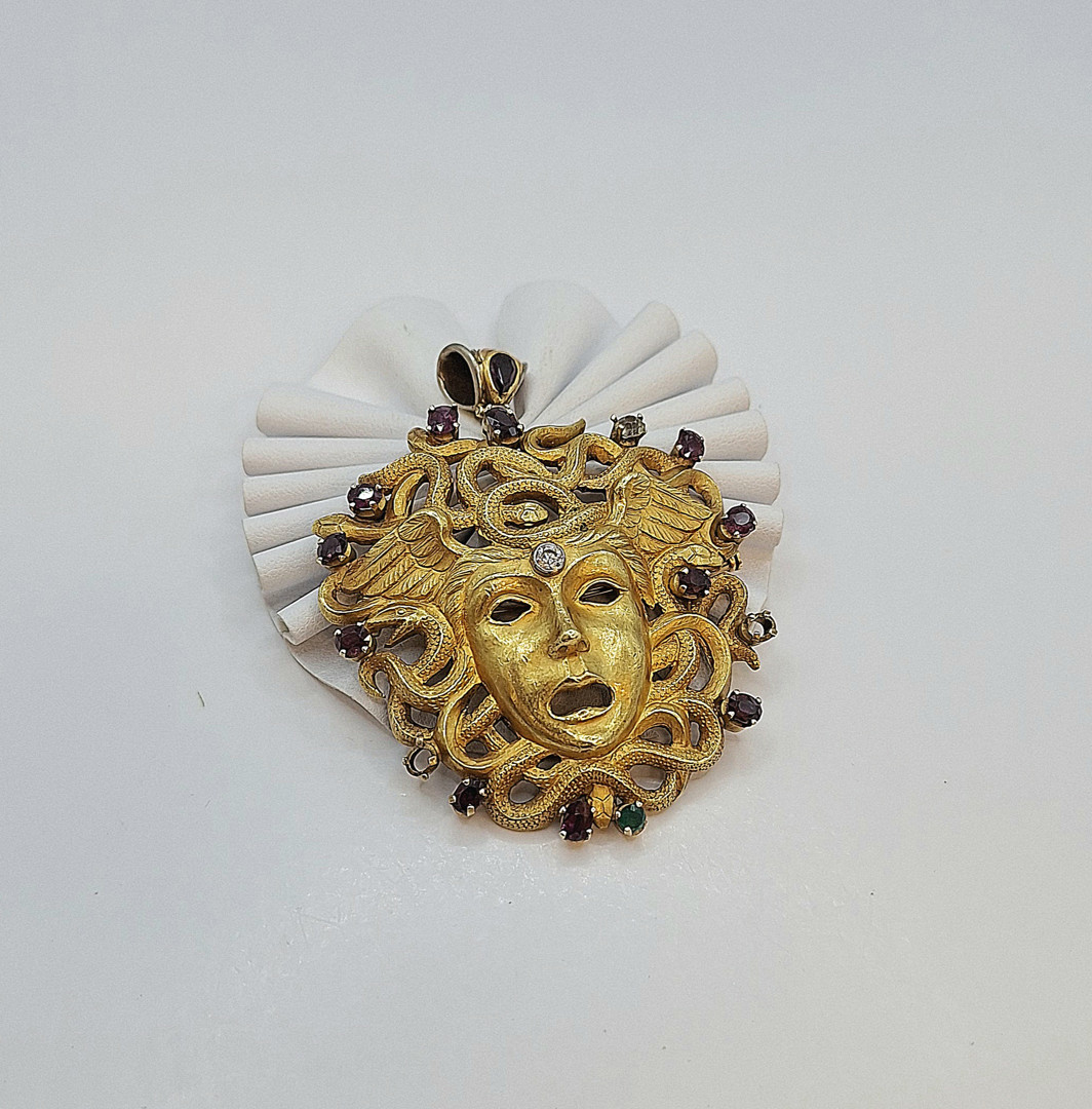 Ciondolo/Spilla a firma Cazzaniga oro pietre diamantini