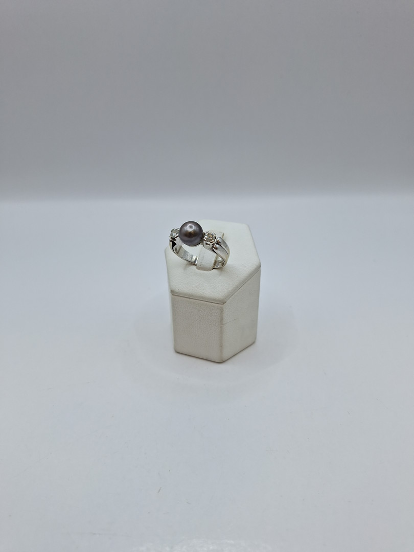 Anello oro perla e diamanti 