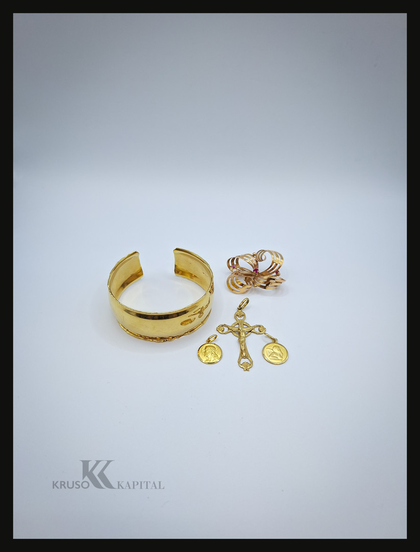 Bracciale tre ciondoli e spilla oro pietre