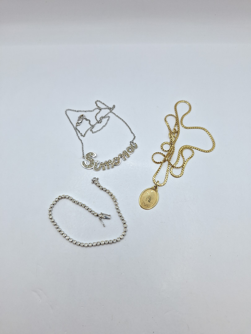 Due collane ciondolo e bracciale in oro pietre diamantini 
